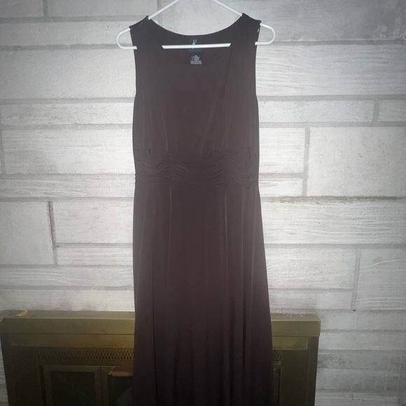 Dress - Picture 4 of 7